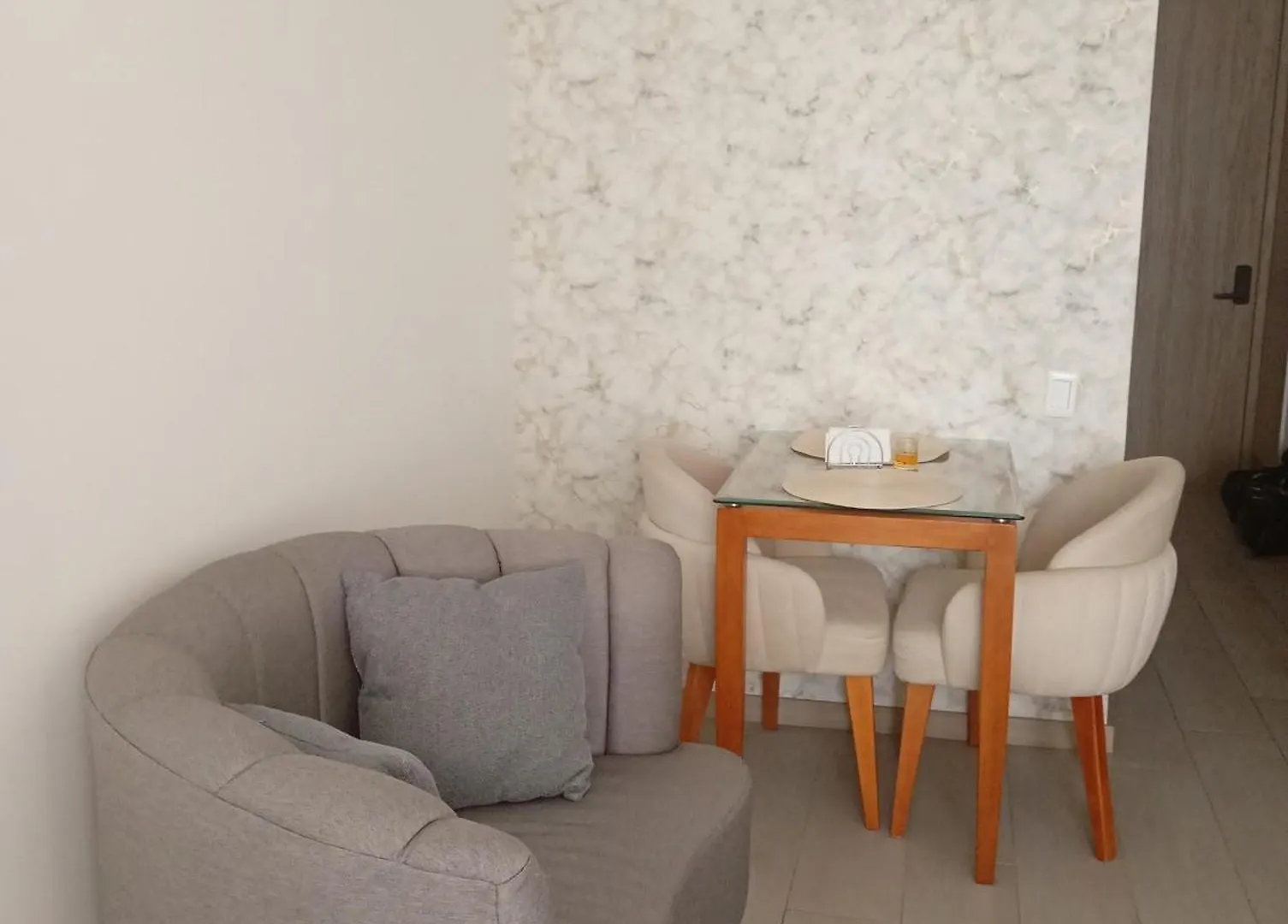 Studio 131 Acqualina Quito Apartment